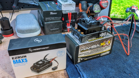 hobbywing max 5 vs castle xlx2